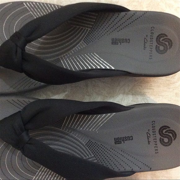 clarks arla gibson flip flops